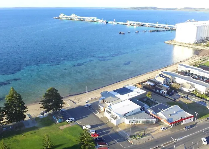 Tasman Beachside Apartment