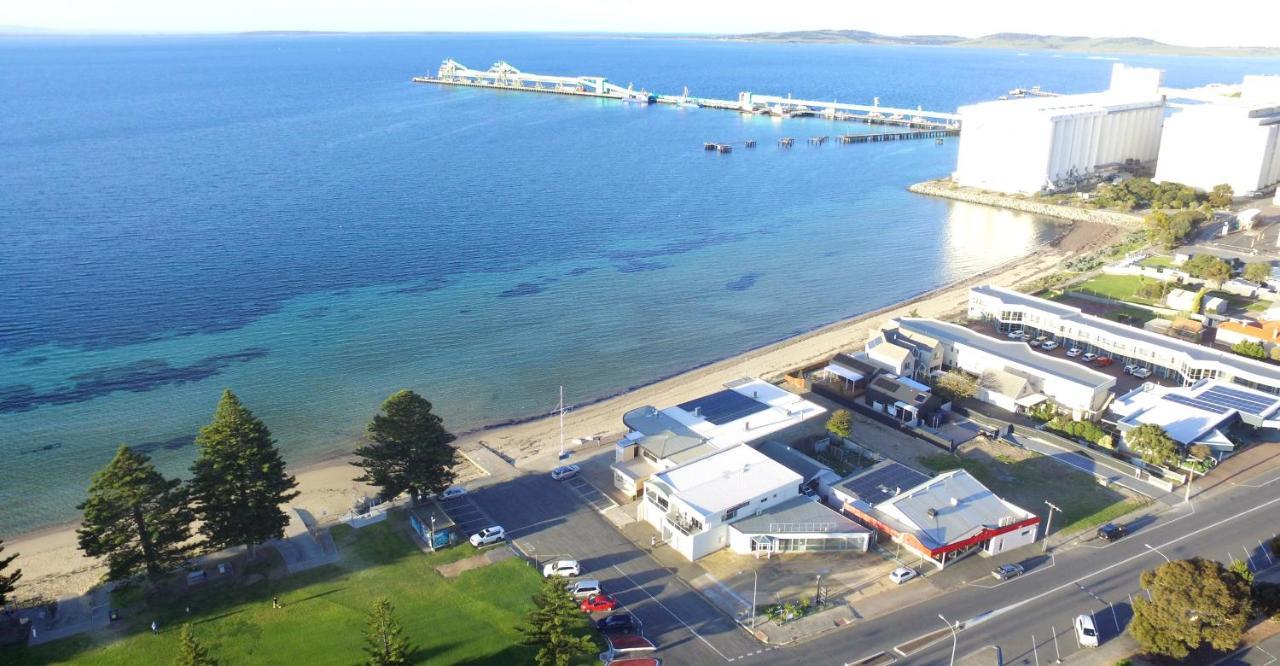Tasman Beachside Apartment *